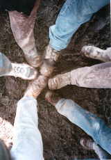 Gruppenbild mit Schuhen